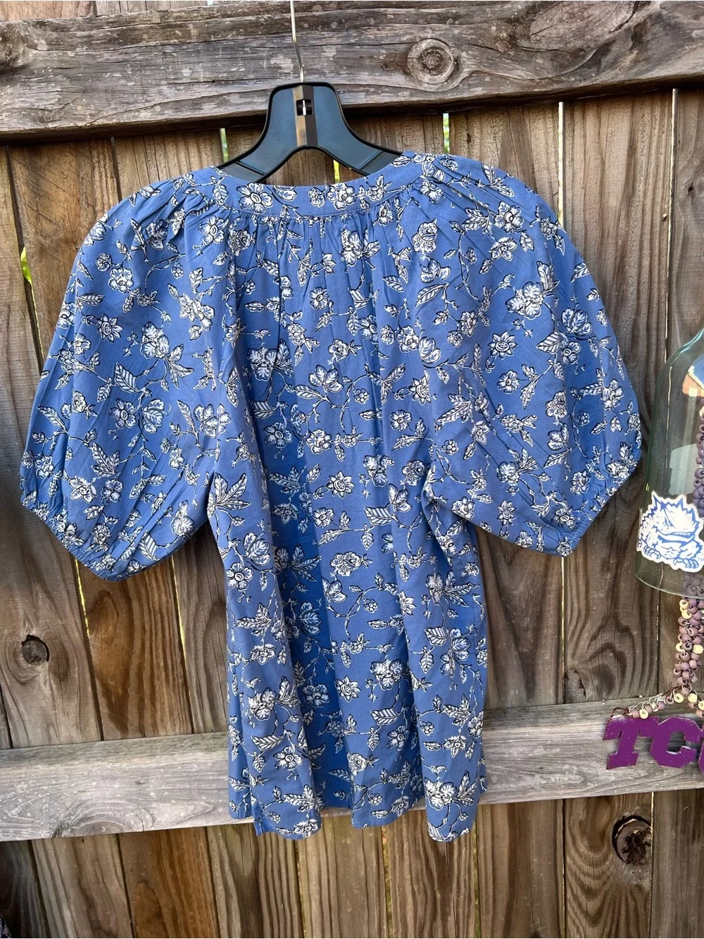 👗LOFT Blue Floral Puff-Sleeve Women's Top
